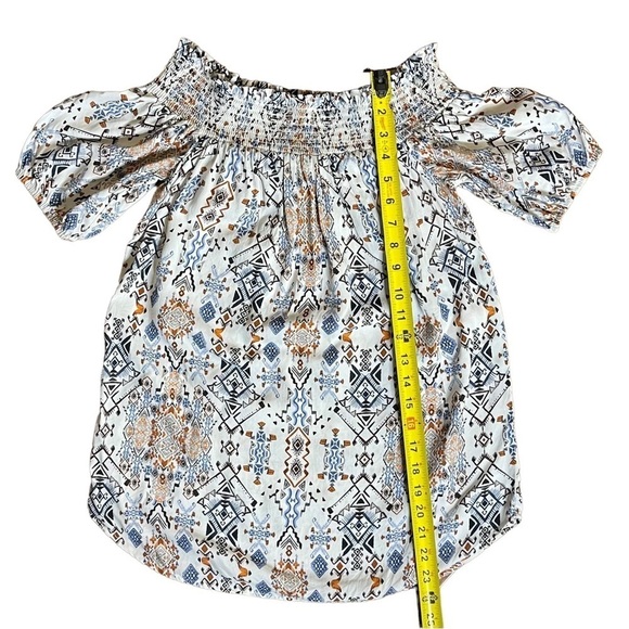 Karen Kane Southwest Pattern Ruched Neckline Puff Sleeve Top Size Small - Picture 9 of 11